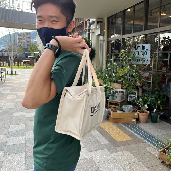 open airビールの缶が6本入る保冷バック